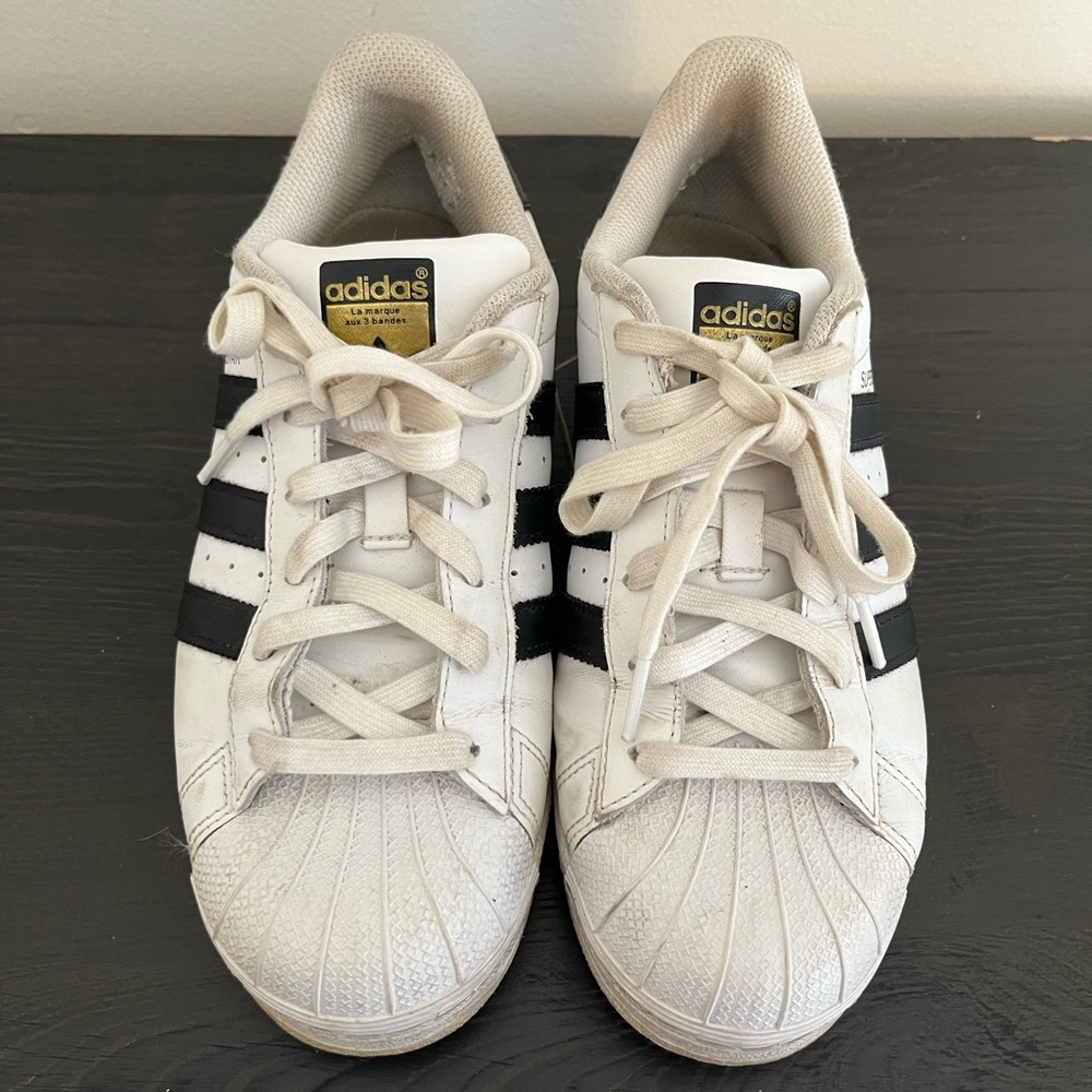 Adidas superstars sneakers black and white - men’s 7.5 women’s 9-9.5